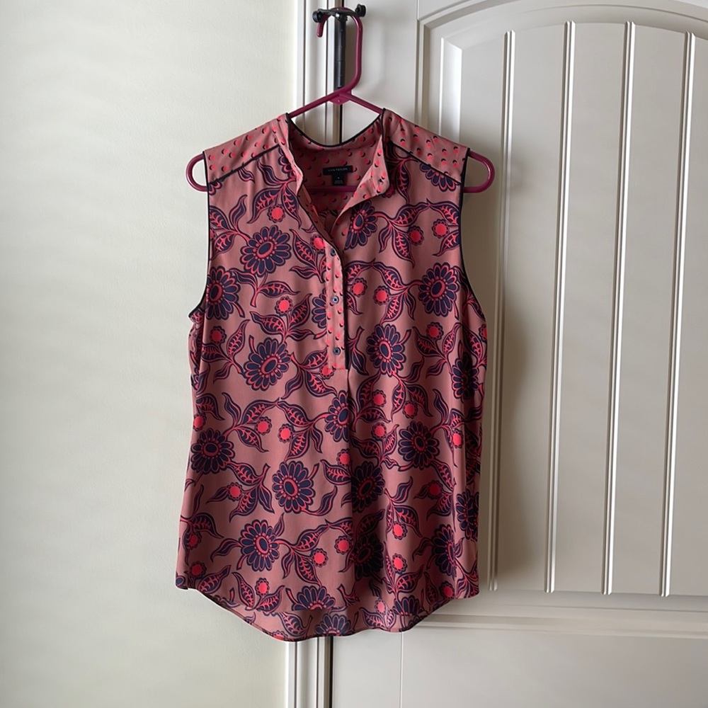 Ann Taylor sleeveless blouse medium in orange navy rose